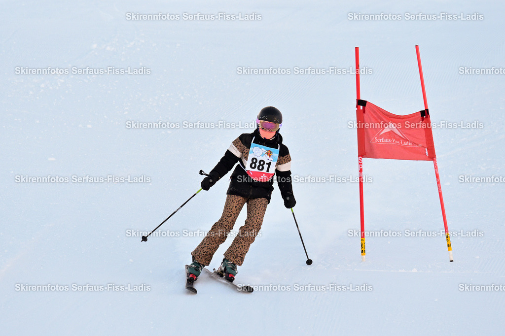 SRF_25.12.2025_0255 | Skirennfotos,Serfaus,Fiss,Ladis,Kinderskirennen,Winter,Tirol,Oberland,skirace,SFL,feelfree,weil wir's genießen,ski,Ski,skifahren,Sonnenplateau, - Realisiert mit Pictrs.com