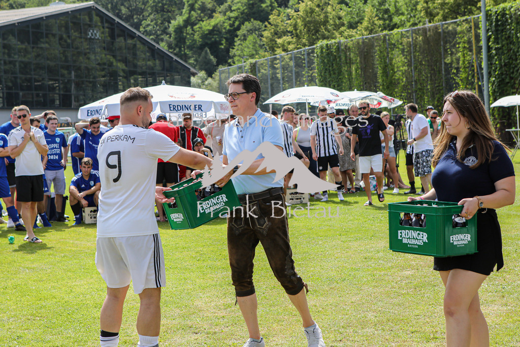 OE7A0671 | Szenen der Siegerehrung, mitte Oberbürgermeister von Deggendorf, Dr. Christian Moser