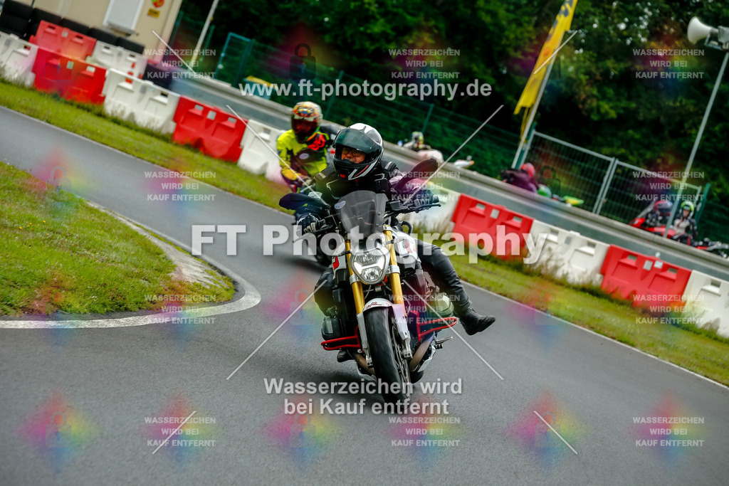 VBK-3613 | Hier findet Ihr Bilder von Touristenfahrten auf der Nürburgring Nordschleife oder von anderen Veranstaltungen die ich besucht habe. Viel Spass beim Durch Schauen 