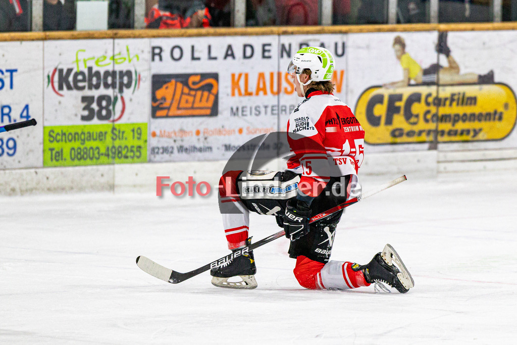 Spiel 3 Finale TSV Peißenberg Miners vs EHC Königsbrunn | Eishockey Bayernliga Playoffs 2023/2024, Spiel 3 Finale TSV Peißenberg Miners vs EHC Königsbrunn, 20240328,
Torjubel Ryan MURPHY (Miners 15),
2024-03-28 in Peißenberg (Eisstadion)
15 Ryan MURPHY (Miners 15)
Copyright: WolfgangxLindner foto-lindner.de