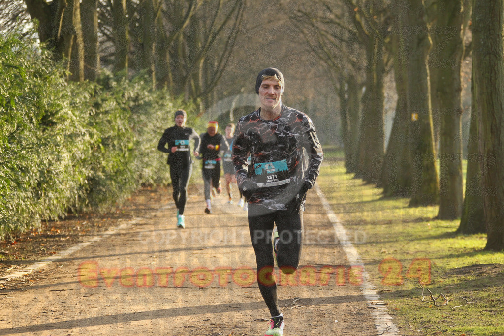 241231_1013_EV4_3426 | Sportfotografie im Rhein-Sieg Kreis, Köln, Bonn, NRW, Rheinland Pfalz, Hessen, etc. Unser Tätigkeitsfeld umfasst den Laufsport vom Volkslauf über den Marathon, Duathlon, Triathon bis zum Ultralauf wie Kölnpfad Ultra oder Schindertrail.