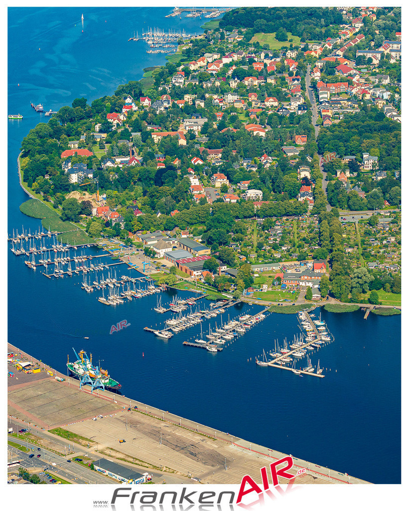 Schrägluftbild  Hafen Gehlsdorf  Rostock - Das Luftbild wurde 2025 vom UL-Flugzeug heraus erstellt (ohne Drohne- keine Drohnenaufnahme ) - Hochauflösende Luftaufnahme -Nicht vergleichbar mit Google Maps oder Satelittenbilder- Die Geschenkidee !Mit Lizenz und Bildrechte bestellbar