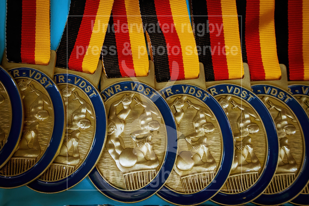 Medaillen - Deutschen Meisterschaft im Unterwasser-Rugby 2023 | Goldmedaillen - Realisiert mit Pictrs.com
