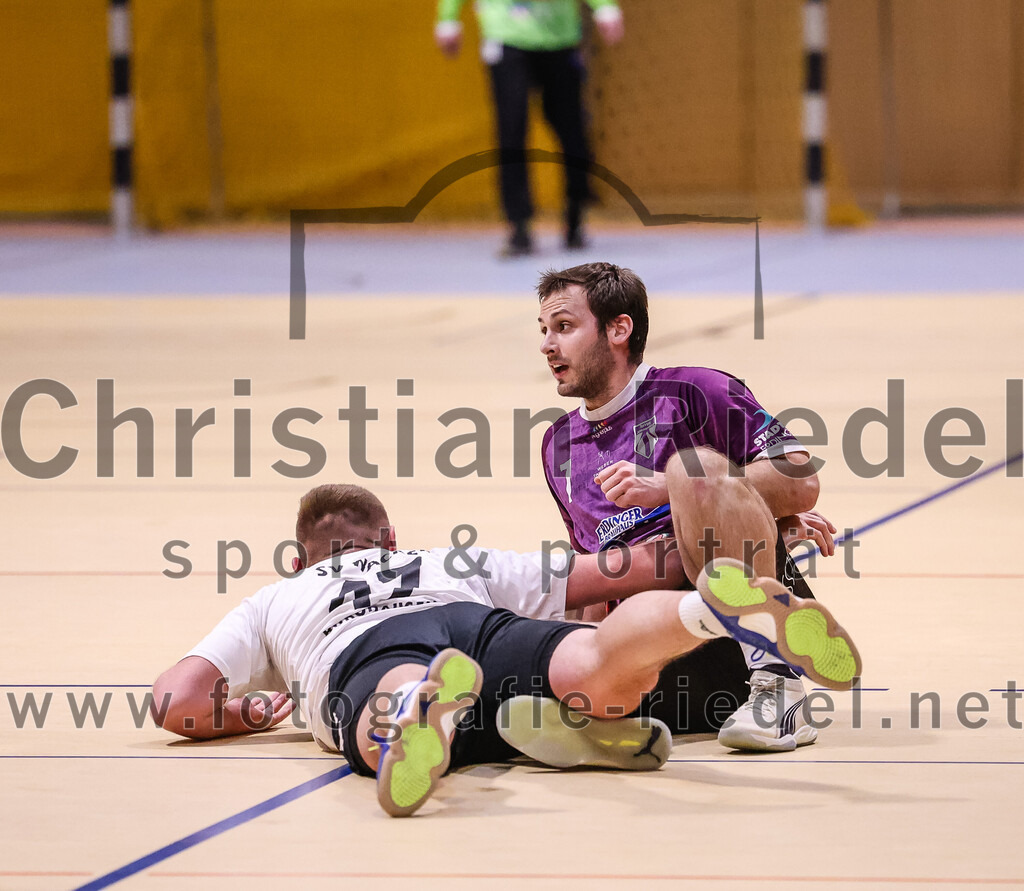 2025-02-15_060_SpVgg_Altenerding_gegen_SVW_Burghausen | Erding, Deutschland, 15.02.2025:Handball, Bezirksoberliga Männer 2024 / 2025, 16. Spieltag, SpVgg Altenerding gegen SVW Burghausen, Endergebnis: 32:31Christian Schreyer (SVW Burghausen, #47), Simon Rüdiger (SpVgg Altenerding, #7)Foto: Christian Riedel / fotografie-riedel.net
