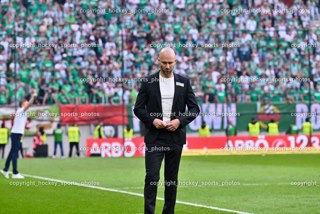 SK Puntigamer Sturm vs. SK Rapid Wien Siegerehrung, Impressionen | Headcoach SK Sturm Graz Christian Ilzer, SK Puntigamer Sturm vs. SK Rapid Wien Siegerehrung, Impressionen, SK Puntigamer Sturm vs. SK Rapid Wien Siegerehrung, Impressionen am 01.05.2024 in Klagenfurt (Wörthersee Stadion ), Austria, (Photo by Bernd Stefan)