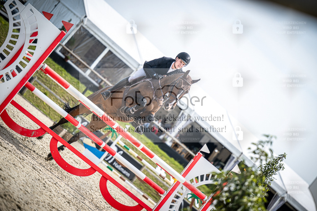 DOS_8227 | Entdecke hochwertige Reitturnierfotos von Foto Oger. Professionell, emotional und authentisch – jetzt Lieblingsmomente im Shop bestellen. - Realisiert mit Pictrs.com