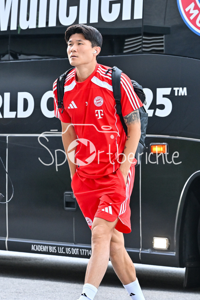Paris Saint Germain - FC Bayern München | Im Bild Minjae KIM (FC Bayern Muenchen 3) bei der Teamankuft vor dem Spiel / Einzelfoto / Freisteller / FIFA Club World Cup: Paris Saint Germain - FC Bayern Muenchen, Mercedes Benz Stadium am 05.07.2025 / NOT FOR SALE IN USA