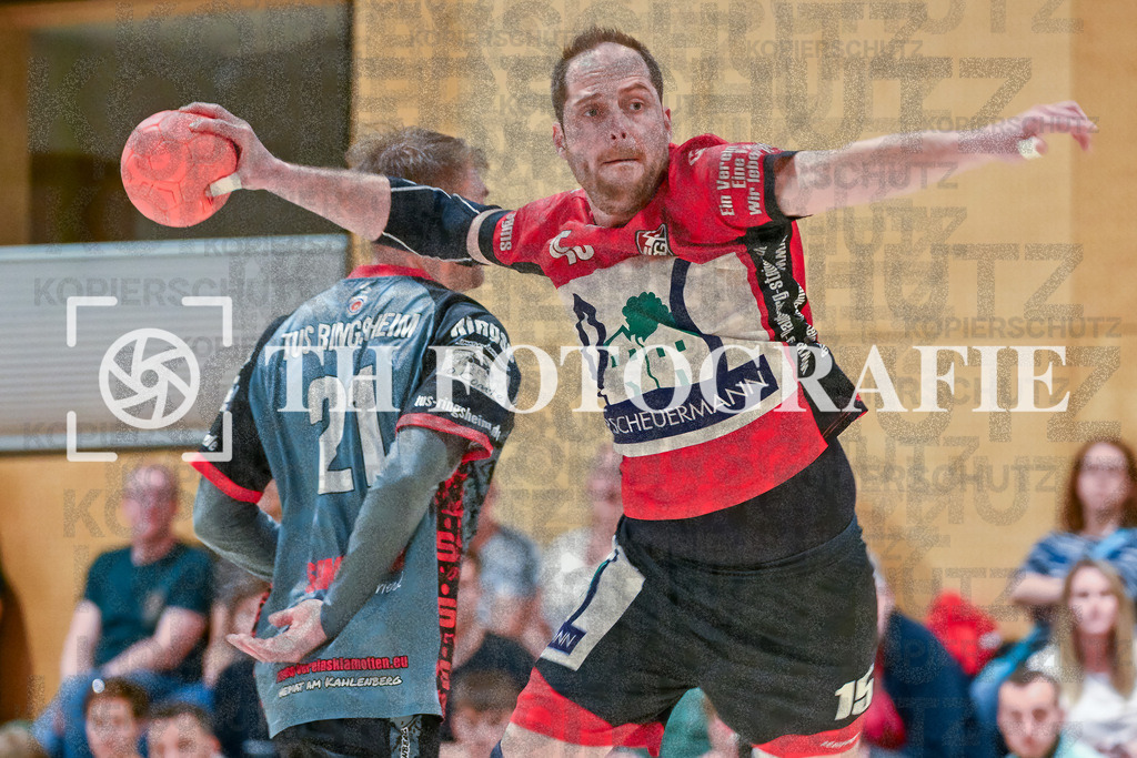 GER, SG Maulburg/Steinen - TuS Ringsheim, Handball, Landesliga Suedbaden, 22. Spieltag, Saison 2024/2025, 23.03.2025 | Daniel Winkelbeiner (SG Maulburg/Steinen, #15) beim Wurf. Florian Lindemann (TuS Ringsheim, #21)GER, SG Maulburg/Steinen - TuS Ringsheim, Handball, Landesliga Suedbaden, 22. Spieltag, Saison 2024/2025, 23.03.2025Foto: TH Fotografie/Thomas Hess