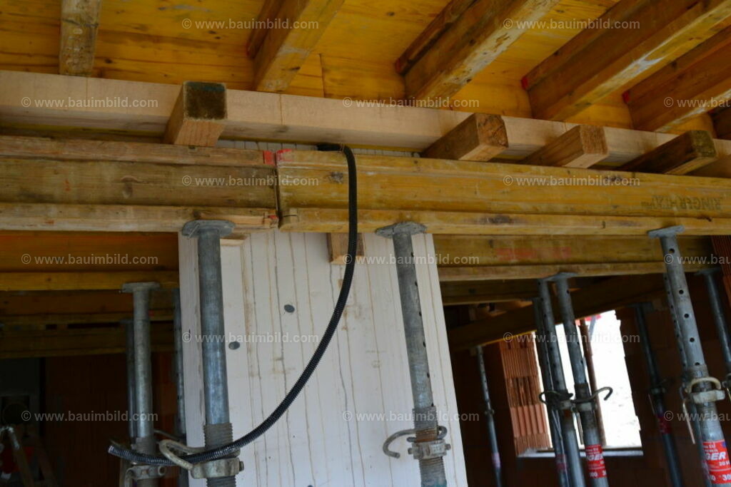 bib-lg17-elektroinstallation-0075 | Nach LV-Leistungsgruppen sortierte Detailfotos über den Bau eines Hauses. Alle Hausbau-Bilder direkt vom Urheber und Autor der Website Haus-Selber-Bauen.com