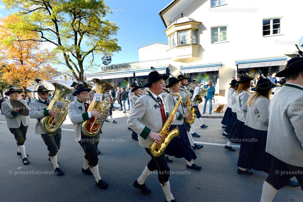 d-news-2022-Okt16-LJ_Erntedank_Reutte-BMK_Reutte-WTV_4765 | Info aus dem Bezirk Reutte/Ausserfern Tirol sowie eine umfangreiche Bilddatenbank über die gesamte Region: Lechtal, Talkessel Reutte, Tannheimertal, Zwischentoren. Lech, Plansee, Zugspitze, Grenztunnel, B179, Fernpassstraße, Verkehr, Lawinen, Tradition, - Realisiert mit Pictrs.com