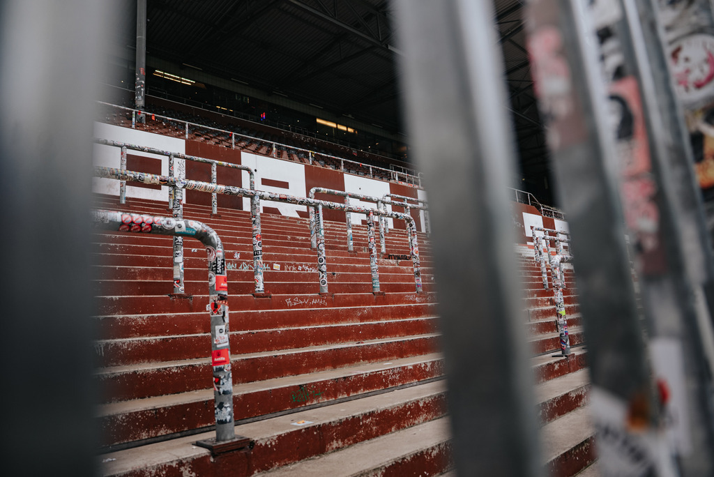 _STP6187 | Der offizielle Shop für FC St. Pauli Fotos. Wähle aus Spielszenen & Fanmomenten dein FCSP Wunschformat. Wir liefern Millerntor-Atmosphäre.