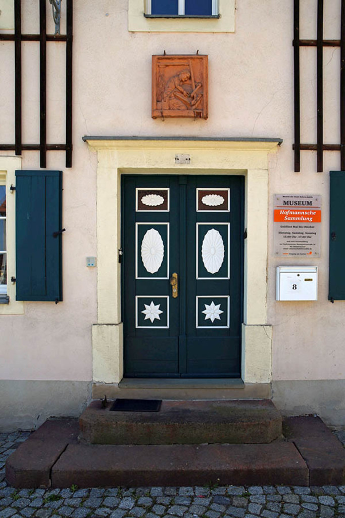Bildlexikon Leipzig - Kohren-Sahlis | Das Team hinter BILDLEXIKON LEIPZIG bündelt historische wie aktuelle Informationen über die Stadt Leipzig in Text und Bild auf einer Plattform und stellt diese der interessierten Öffentlichkeit zur Verfügung.