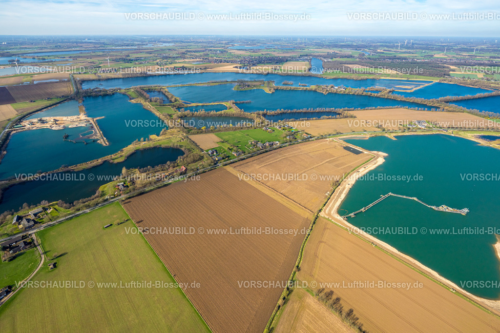 Rees240311961 | Luftbild, Seenplatte mit Wiesen und Feldern und blauem Himmel mit Wolken, See Bergen, Bislich, Wesel, Nordrhein-Westfalen, Deutschland