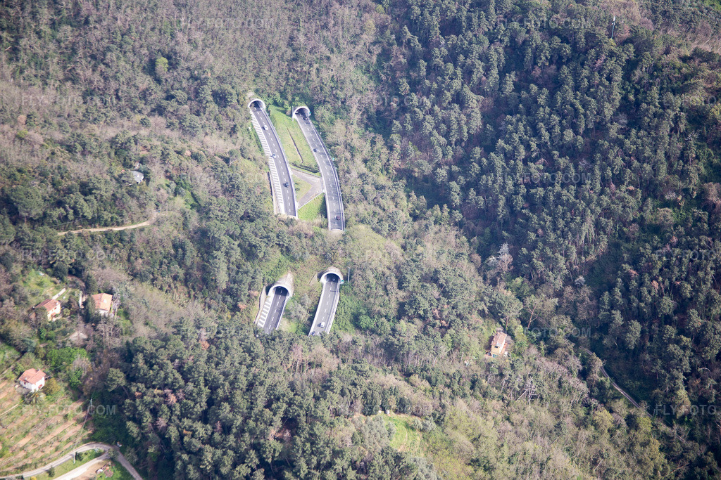Aerial view: View of the town in Massarosa in the state Lucca, Italy. – Photo: IMG_086967.jpg taken on 04/03/2016 by Werner Riehm/FLY-FOTO.com – Resolution of the original: 5472 x 3648 px