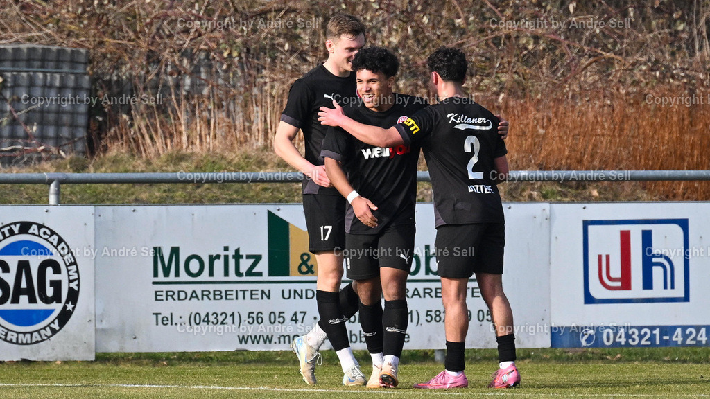 PSV Neumünster vs FC Kilia Kiel | Paul Eberhardt (PSV #26) vs Devran Boztepe (Kilia #2) / Fußball-Oberliga Männer 2025/2026 / PSV Neumünster vs FC Kilia Kiel / PSV Stadion Platz A / Neumünster / 07.03.26 - Realisiert mit Pictrs.com