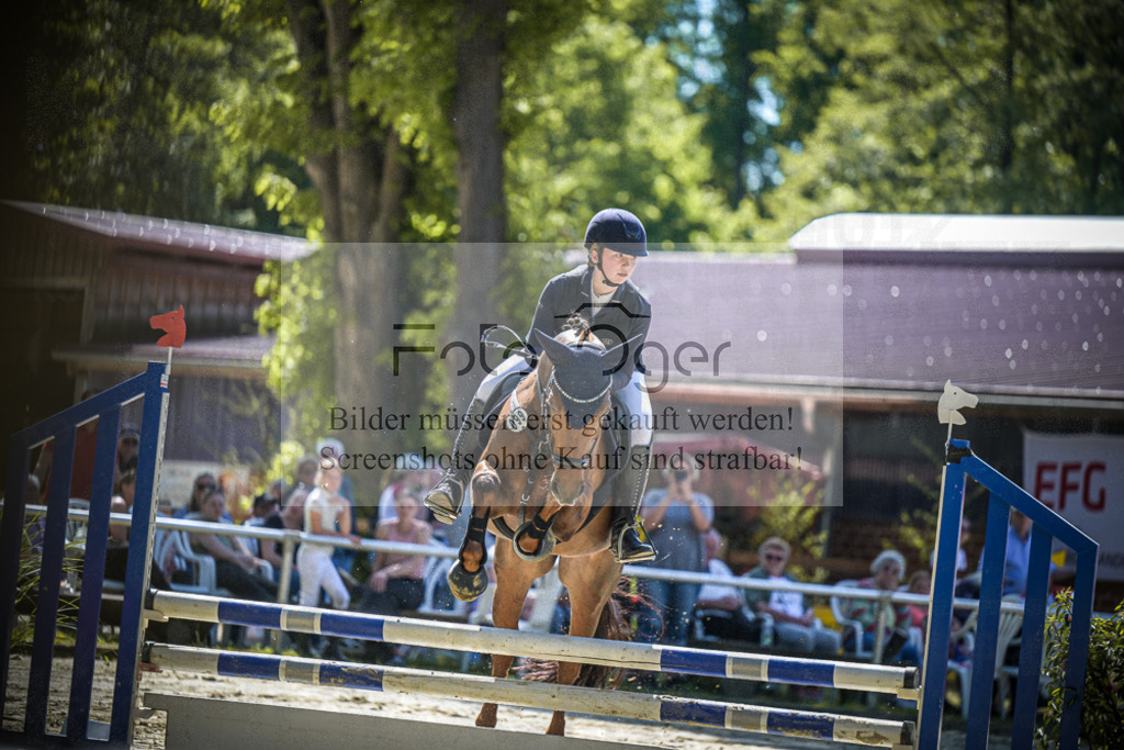 DOS_1410 | Entdecke hochwertige Reitturnierfotos von Foto Oger. Professionell, emotional und authentisch – jetzt Lieblingsmomente im Shop bestellen.Deutschlandweite Turnierfotografie. - Realisiert mit Pictrs.com