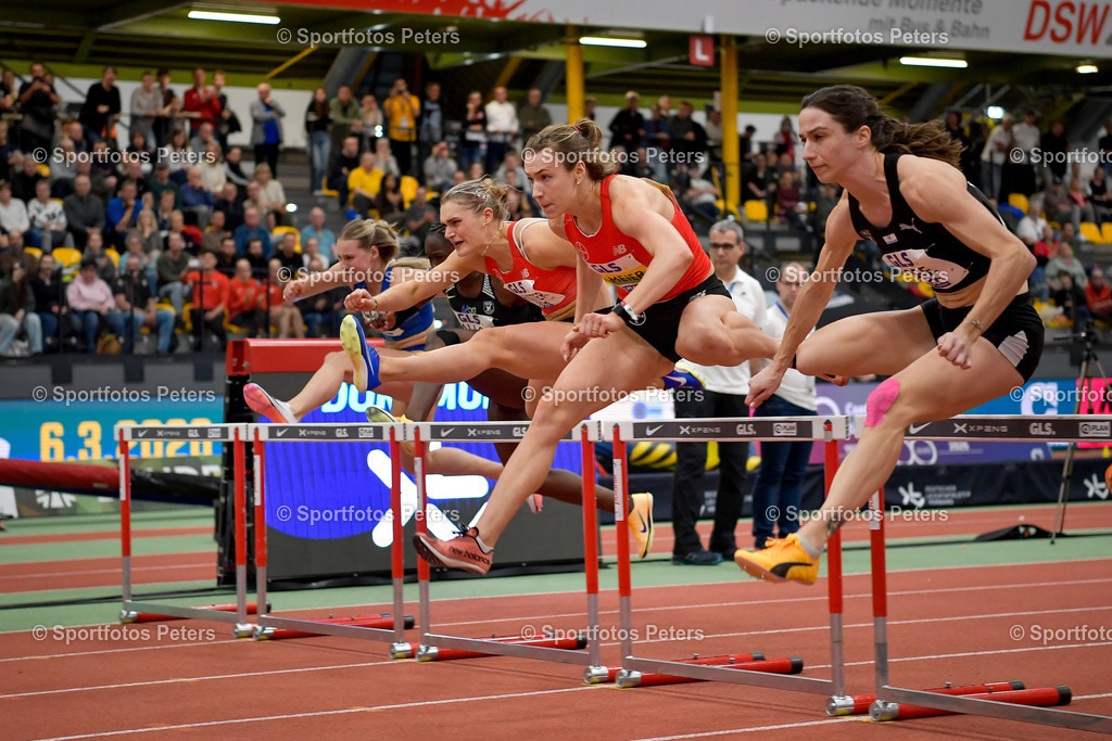 DM Halle 2026_Samstag-198 | 28.02.2026, xkaix, Leichtathletik Deutsche Meisterschaften Halle 2026,  v.l. Marlene Meier (TSV Bayer o4 Leverkusen) sichert sich den Deutschen Meistertitel über 60m Hürden - Realisiert mit Pictrs.com