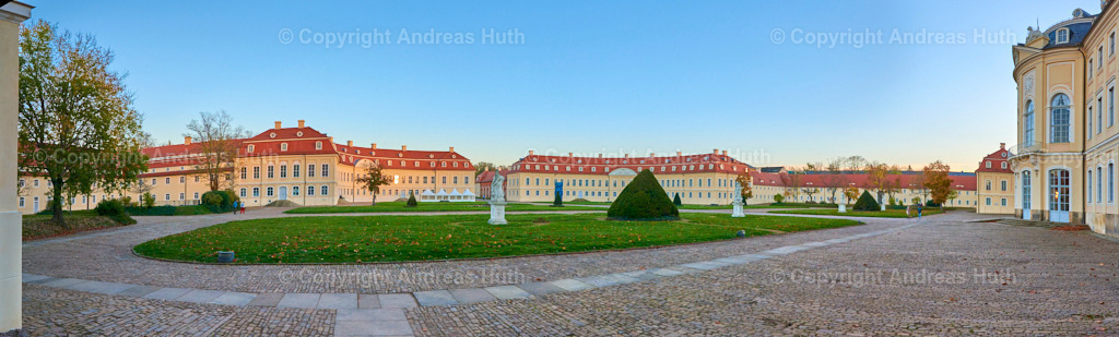 Im Hof von Schloss Hubertusburg 02 | Bedeutsame Landschaften Deutschlands - Realisiert mit Pictrs.com