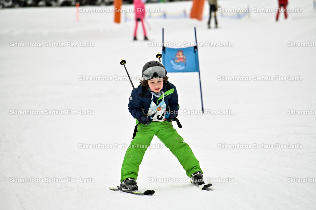 SRF_20.02.2026_0941 | Skirennfotos,Serfaus,Fiss,Ladis,Kinderskirennen,Winter,Tirol,Oberland,skirace,SFL,feelfree,weil wir's genießen,ski,Ski,skifahren,Sonnenplateau, - Realisiert mit Pictrs.com