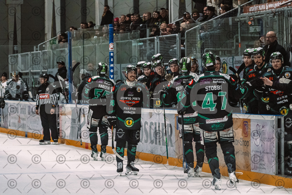 Alligators_vs_Erding_12_12_2025-130 | Höchstadt Alligators Fotogalerie: Eishockey-Action aus Franken. Professionelle Spielfotos, Portraits & Stadionbilder zum Download. Jetzt entdecken! - Realized with Pictrs.com