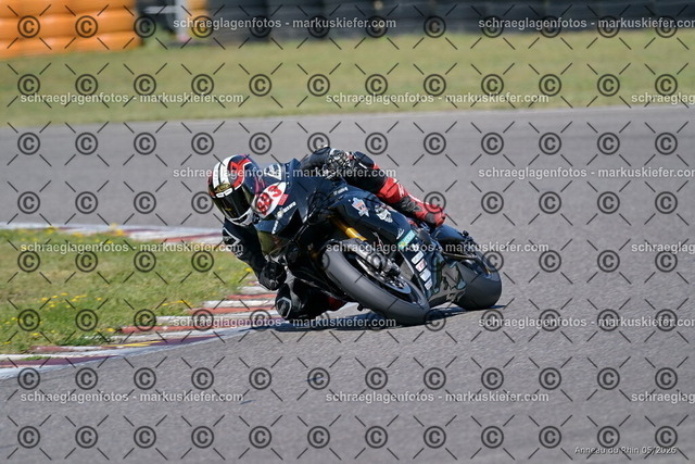 26BT01-1403 | 823 - Realisiert mit Pictrs.com
