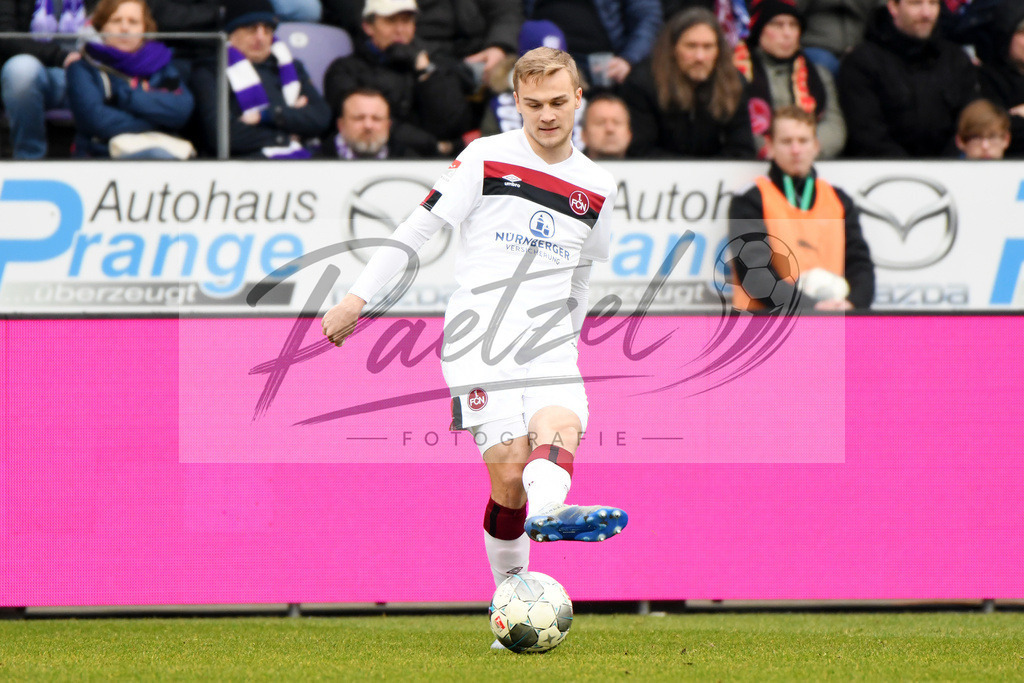 20200208_OSNFCN_0051 | Fußball, Herren: Tim Handwerker (1. FC Nuernberg) in Aktion, am Ball, Einzelaktion waehrend des Spiels der 2. Bundesliga zwischen VfL Osnabrueck und 1. FC Nuernberg im Stadion an der Bremer Bruecke am 08.02.2020 in Osnabrueck, Deutschland.DFB / DFL REGULATIONS PROHIBIT ANY USE OF PHOTOGRAPHS AS IMAGE SEQUENCES AND/OR QUASI-VIDEO. - Realisiert mit Pictrs.com