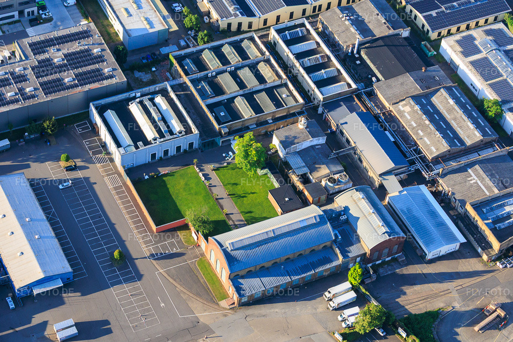 Luftbild: Alte Schildkrötfabrik aus Norden im Ortsteil Neckarau in Mannheim im Bundesland Baden-Württemberg in Deutschland. – Foto: IMG_157164.jpg vom 18.06.2026 durch Werner Riehm/FLY-FOTO.de – Auflösung des Originals: 3393 x 2262 px – AlteSchildkrötfabrik