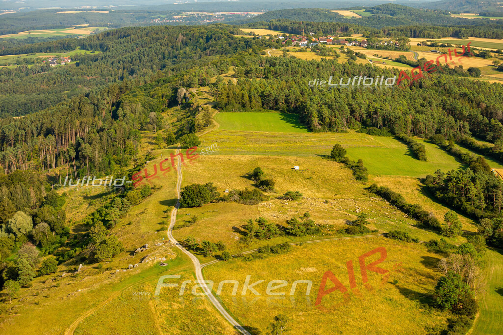 goerau-anger-weismain-bildrechte-download-296-jahr-2024 | Das Luftbild zeigt : Görau Anger Weismain - Die Luftaufnahme wurde 2024 vom UL-Flugzeug aus erstellt ( keine Drohne ) - Hochauflösende Luftaufnahme - Für grossformatige Ausdrucke geeignet. Die Geschenkidee !Mit Lizenz und Bildrechte bestellbar