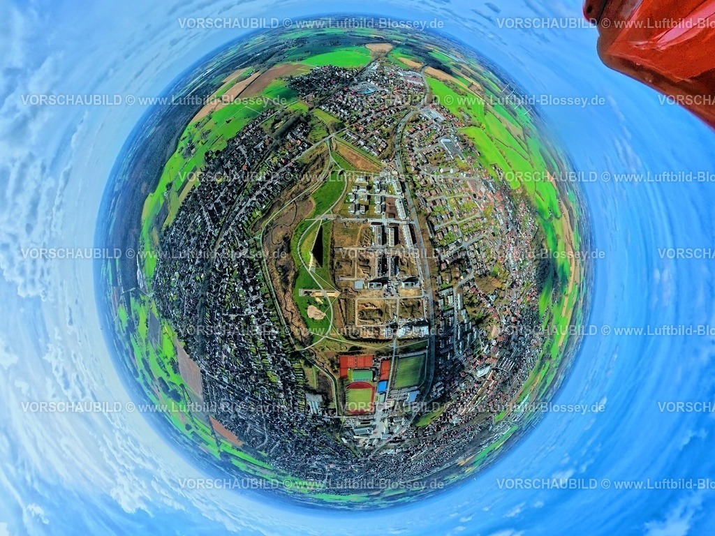 Selm260307027_Insta360 | Luftbild, Campusplatz Süd und Campusplatz Nord, Sportzentrum mit Sparkassen Arena SG Selm und Tennisplätzen TC Selm 76 e.V., Wohnen am Auenpark Baustelle mit Neubau Wohnhäuser, Erdkugel, Fisheye Aufnahme, Fischaugen Aufnahme, 360 Grad Aufnahme, tiny world, little planet, fisheye Bild, Selm, Münsterland, NRW, Deutschland
