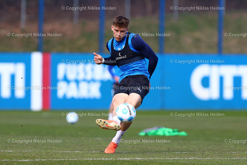NH_HolsteinKiel_Training_08042025 | #22 Nicolai Remberg (Holstein Kiel)Fußball I Herren I Training I Saison 2024-2025 I Holstein Kiel I 08.04.2025 I Citti-Fußballpark