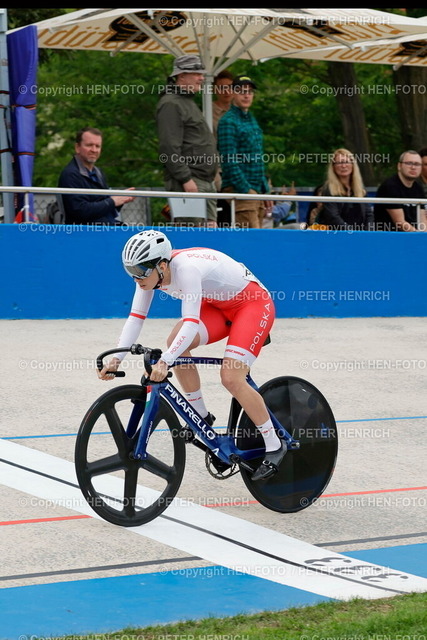 Radsport Event Pfingsten 2025 | 07.06.2025 Internationale Bahn Radsport Tournee 2025 auf der Radrennbahn des Velociped-Club 1899 Darmstadt hier Keirin Frauen Halbfinale v. li. n. b. (21 Polen) (Foto: Peter Henrich) - Realisiert mit Pictrs.com