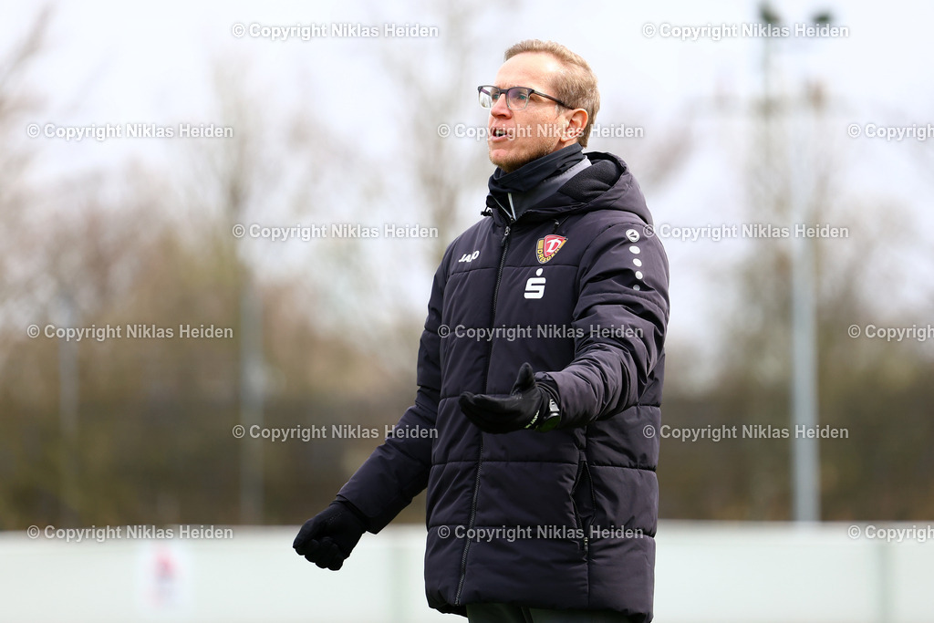 NH_FCStPauliU19_SGDynamoDresdenU19_DFBNachwuchsliga_28032026 | Patrick Kunig (Trainer, SG Dynamo Dresden U19)Fußball I Junioren I U19 DFB-Nachwuchsliga Hauptrunde Liga B, Gruppe B I Saison 2025-2026 I 7. Spieltag I FC St. Pauli U19 - SG Dynamo Dresden U19 I 28.03.2026 I Sportplatz Brummerskamp
