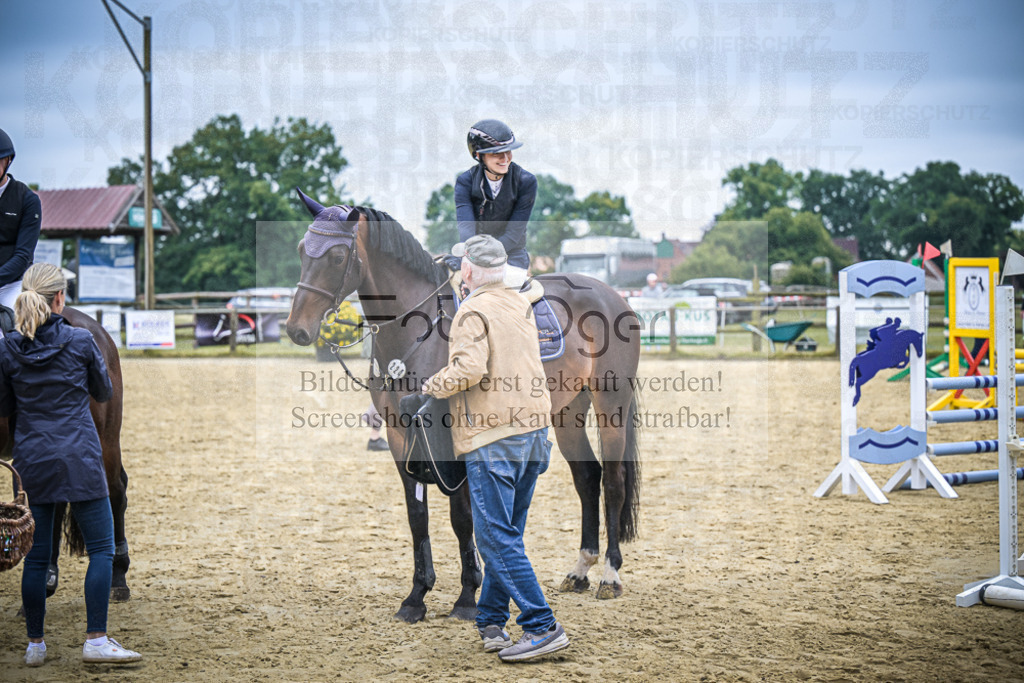 DOS_4223 | Entdecke hochwertige Reitturnierfotos von Foto Oger. Professionell, emotional und authentisch – jetzt Lieblingsmomente im Shop bestellen.Deutschlandweite Turnierfotografie. - Realisiert mit Pictrs.com