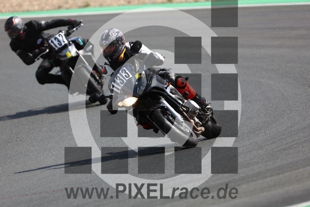 0132-20250616_01260 | Schöne Erinnerungen an spannende Momente - das festzuhalten ist unser Job. PIXELrace.de ist seit 2003 auf den Rennstrecken Europas unterwegs um die Action draußen beim Fahren und die wunderbare Stimmung imm Fahrerlager für euch einzufangen.