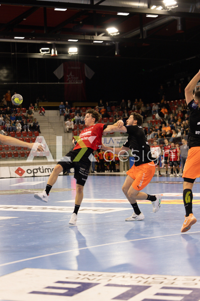 Handballen I Herren I Saison 2025-2026 I Quickline Handball League 2026 | Men I 18. Spieltag I Pfade Winterthur - Kadetten Schaffhausen I 20.12.2025 | 5 Tiago Cuencas (Pfadi Winterthur) – Rückraum mitte - Realisiert mit Pictrs.com