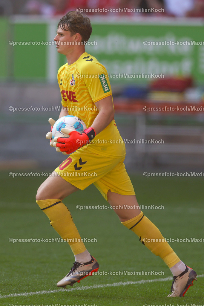 Due21092402123 | 21.09.2024, 2. Fußball Bundesliga, Fortuna Düsseldorf - 1. FC Köln, Merkur Spiel-Arena, Saison 2024 2025: Torwart Jonas Urbig (1.FC Köln #40)DFB regulations prohibit any use of photographs as image sequences and or quasi-video.