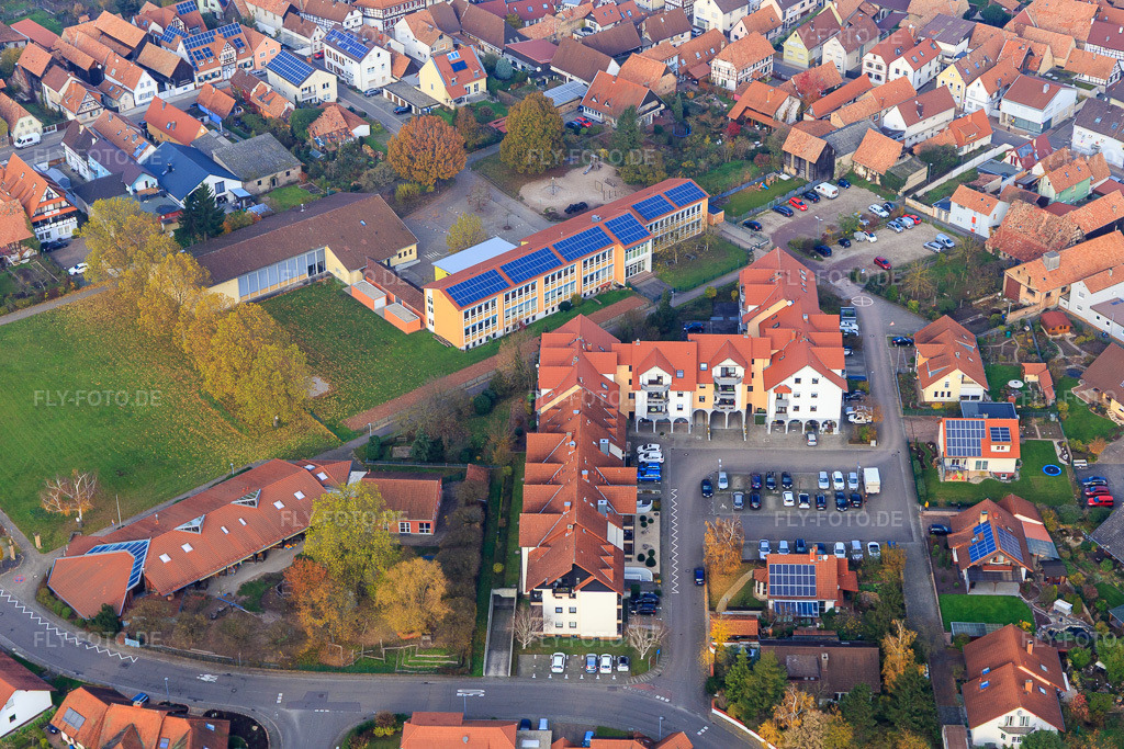 Luftbild: Festhalle und Florentinusplatz in Rheinzabern im Bundesland Rheinland-Pfalz in Deutschland. Foto: IMG_119796.jpg vom 24.11.2019 durch Werner Riehm/FLY-FOTO.defesthalle-rheinzabern