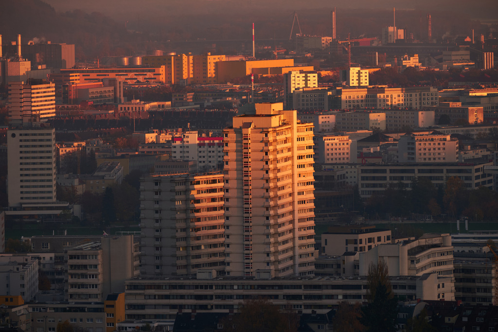 Blick vom Pöstlingberg in die Stadt Linz | Linz, Austria - November 06, 2025: Blick vom Pöstlingberg in die Stadt Linz- - Realisiert mit Pictrs.com