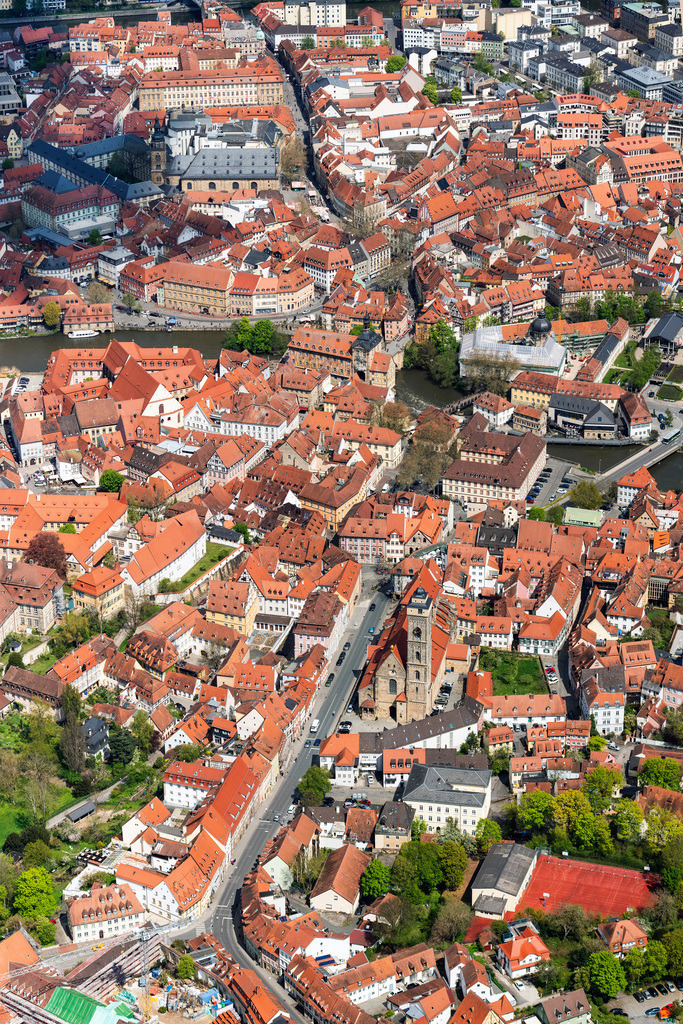 dr__0095637.jpg | BAMBERG 28.04.2022 Altstadtbereich und Innenstadtzentrum in Bamberg im Bundesland Bayern, Deutschland. // Old Town area and city center in Bamberg in the state Bavaria, Germany. Foto: Daniel Reiter