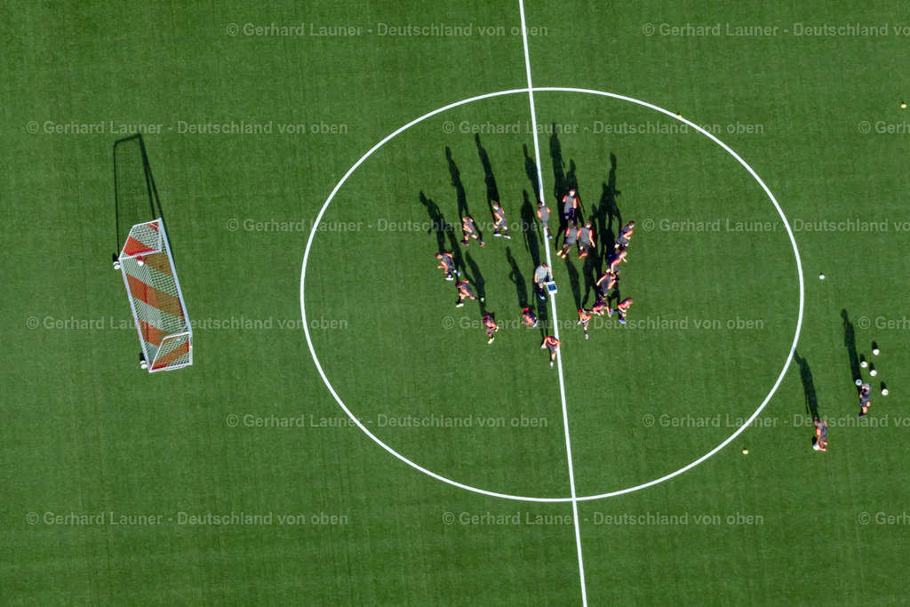 4040359 | Fußballtraining auf dem Gelände desTrainingszentrum von RB Leipzig und Sportanlagen am Cottaweg,