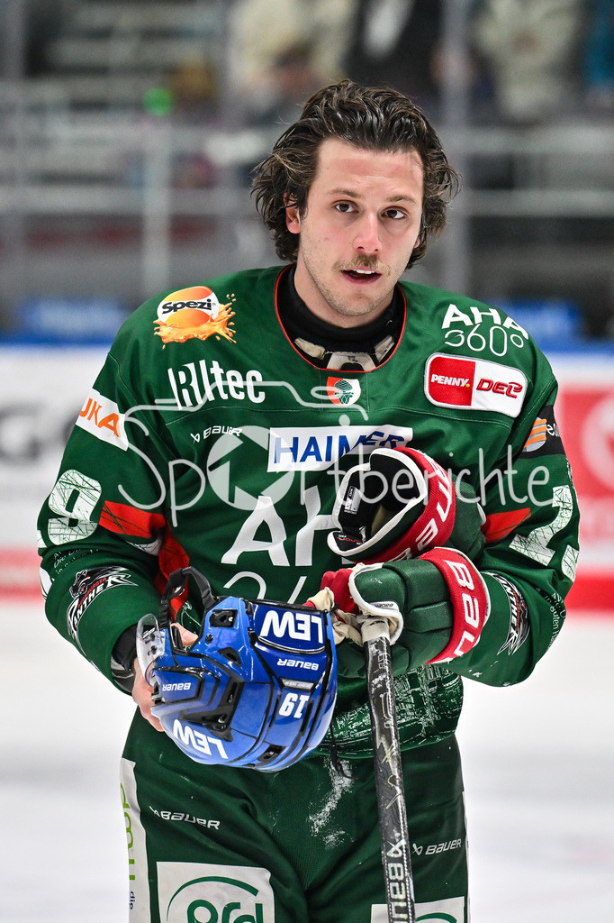 Augsburger Panther - Löwen Frankfurt | AUGSBURG, GERMANY - 16. JANUARY: im Bild  Riley DAMIANI (Augsburger Panther 19) / Einzelfoto / Freisteller während dem Match zwischen den Augsburger Panthern und den Löwen Frankfurt am 40. Spieltag der penny DEL im Curt Frenzel Stadion