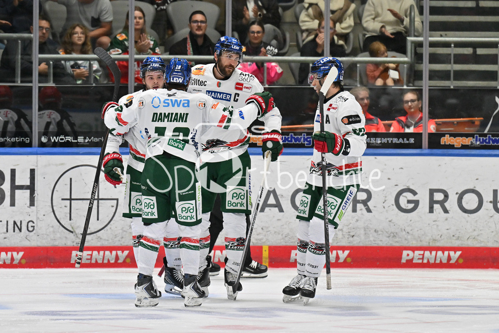 Augsburger Panther - Moser Medical Graz99ers | Jubel der Panther nach dem Treffer zum 2-0 druch Alexandre GRENIER (Augsburger Panther 82) / Tor / Torschuetze / Freude / Happy / Testspiel: Augsburger Panther - Moser Medical Graz99ers; Curt Frenzel Stadion am 31.08.2025