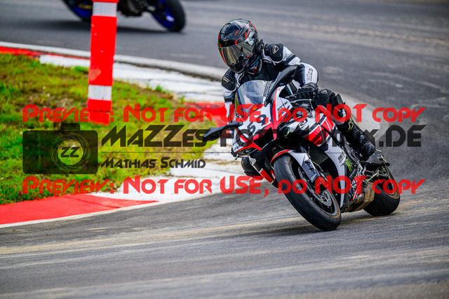 MaZZes_FotoMatrix_240910_6007705_2841 | GELB