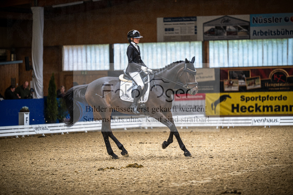 DOS_0395 | Entdecke hochwertige Reitturnierfotos von Foto Oger. Professionell, emotional und authentisch – jetzt Lieblingsmomente im Shop bestellen.Deutschlandweite Turnierfotografie. - Realisiert mit Pictrs.com