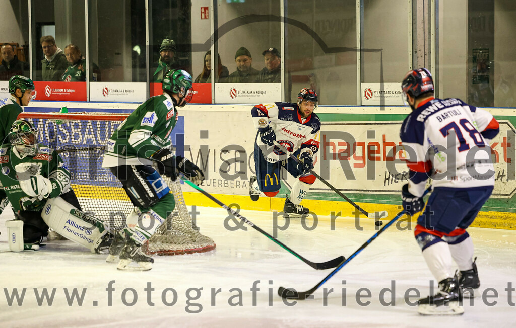 2024-01-05_015_TSV_Erding_gegen_VfE_Ulm-Neu-Ulm | Erding, Deutschland, 05.01.2024:
Eishockey, Bayernliga Vorrunde 2023 / 2024, 22. Spieltag, TSV Erding gegen VfE Ulm/Neu-Ulm, Endergebnis: 7:6

Martin Podesva (VfE Ulm/Neu-Ulm e. V., #10)

Foto: Christian Riedel / fotografie-riedel.net