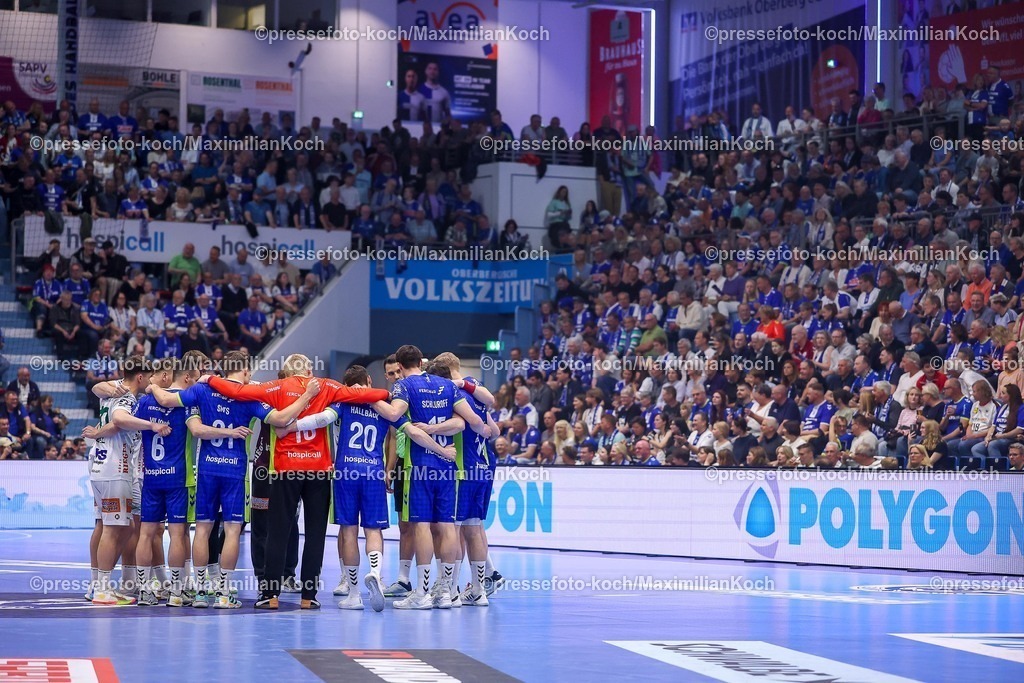 Gum30042601024 | 30.04.2026, Handball, 1. HBL, VfL Gummersbach - Frisch Auf! Göppingen, Saison 2025 / 2026 Herren, Schwalbe-Arena: Mannschaftskreis vor dem Spiel 