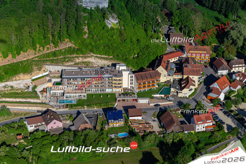 Die Luftbildaufnahme Veilbronn - Heiligenstadt wurde 2020 mittels Flugzeug (keine Drohne) erstellt. Perfekte Schärfe und Druck- Ergebnisse- Garantiert!