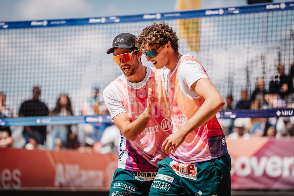Beachvolleyball | Männer | Allianz German Beach Tour 2025 | Tourstop Düsseldorf | 17.05.2025 | v.l. Niklas Held und Hennes Nissen