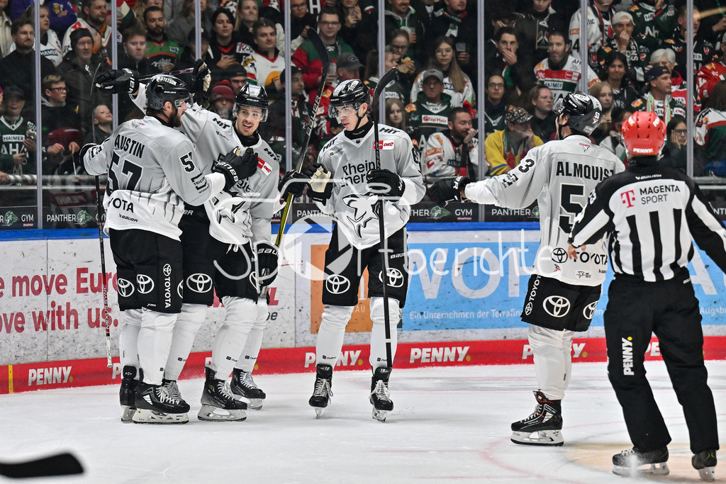 Augsburger Panther - Kölner Haie | Jubel der Haie nach dem Treffer zum 2-3 durch Brady AUSTIN (Koelner Haie #57) / Tor / Torschuetze / Freude / happy / DEL: Augsburger Panther - Kölner Haie, Curt Frenzel Stadion am 29.09.2024