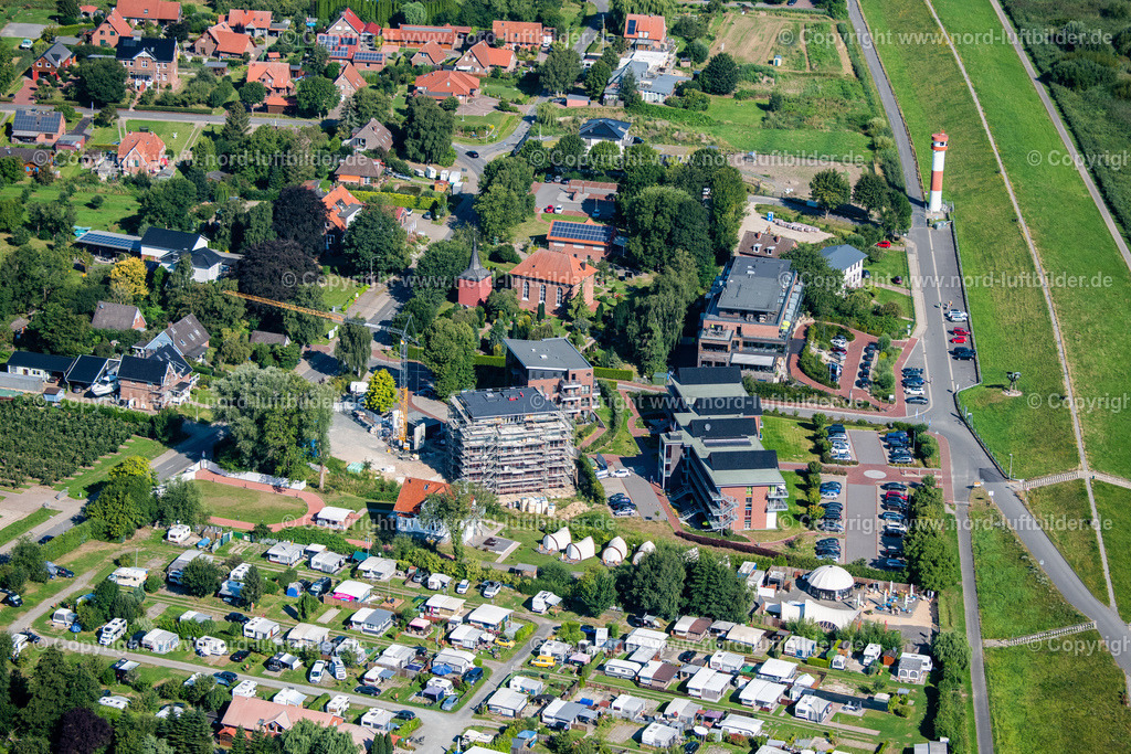 Krautsand_Campinplatz_Am_Elbstrand_ELS_7204130822 | DROCHTERSEN 13.08.2022 Sandstrand- Landschaft entlang des Ufer- Flußverlaufes auf der Elbinsel Krautsand mit Ferien und Hotelanlagen in Drochtersen im Bundesland Niedersachsen, Deutschland. // Sandy beach landscape along the banks of the river auf of Elbinsel Krautsand with Ferien and Hotelanlagen in Drochtersen in the state Lower Saxony, Germany. Foto: Martin Elsen